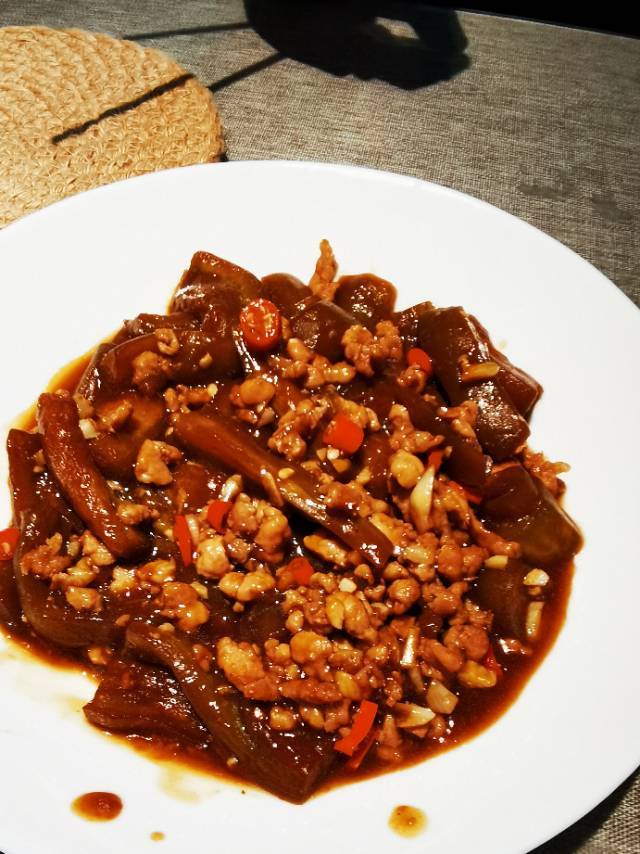 肉沫茄子（非油炸健康版）文末另附万能鱼香汁配方。