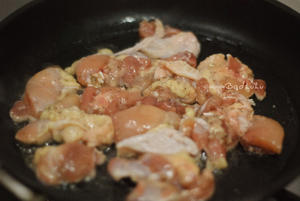 《昨日的美食》番茄炖鸡肉@坏露露的露台食光的做法 步骤5