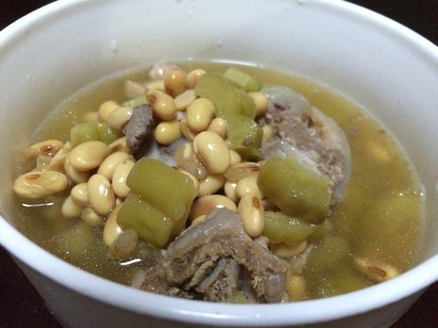 苦瓜黄豆骨头汤