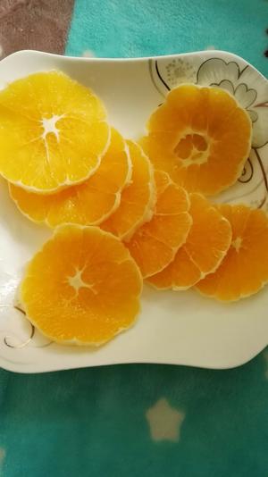 巧剥橙子的做法 步骤2