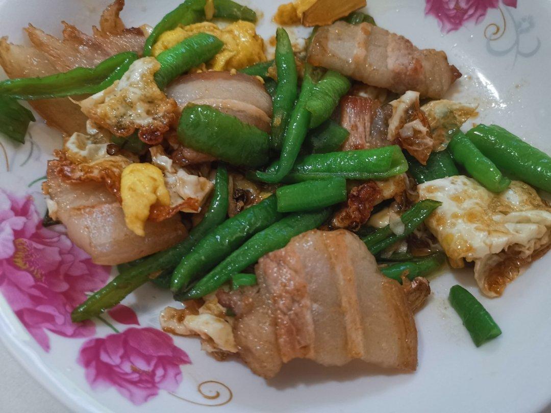 荷包蛋炒五花肉，简单味美又下饭