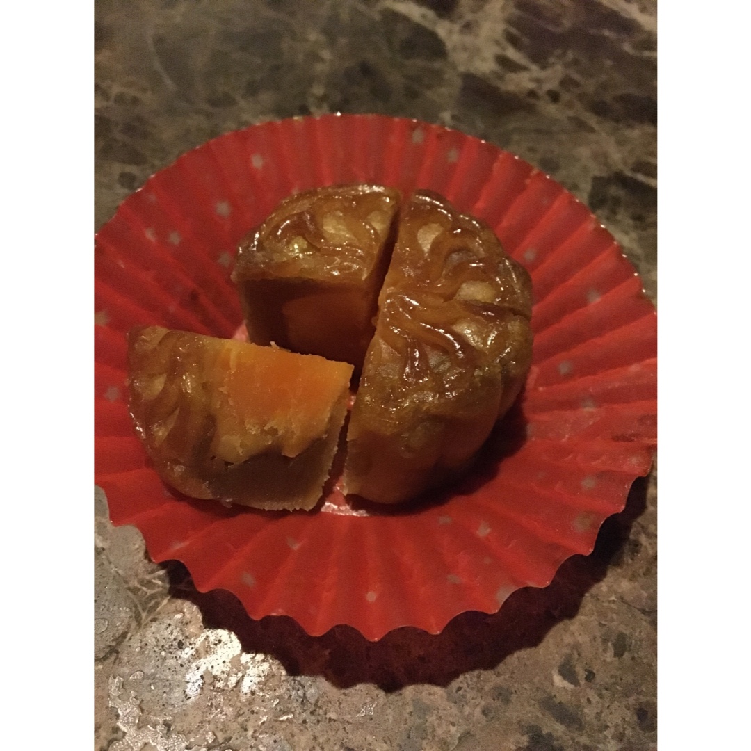 广式月饼——蛋黄莲蓉月饼