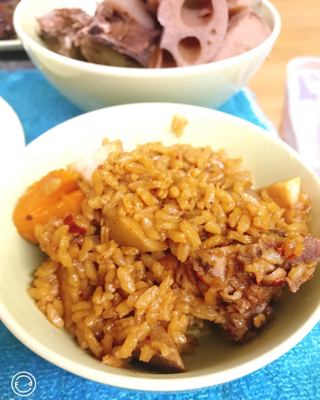 芋头排骨焖饭—有饭有肉有菜一人食