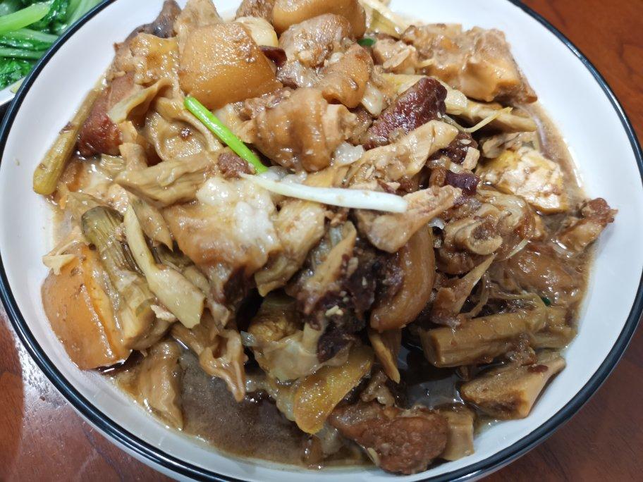 笋干炖猪脚