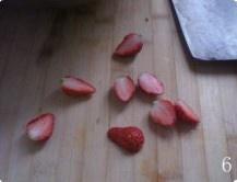 草莓果冻慕斯蛋糕的做法 步骤6