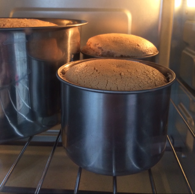 不粘模超完美戚风蛋糕--不塌不缩不开裂