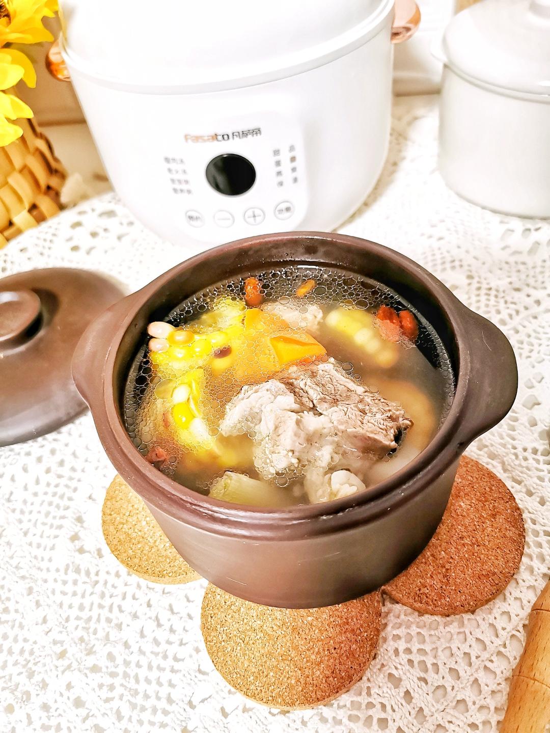 玉米排骨胡萝卜汤