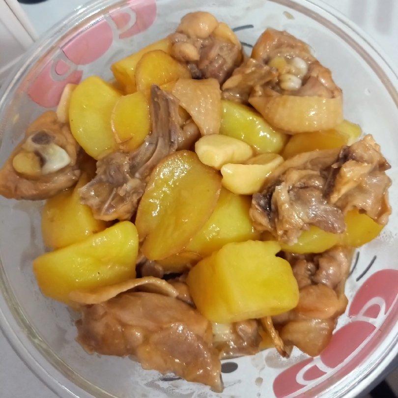 土豆炖鸡块