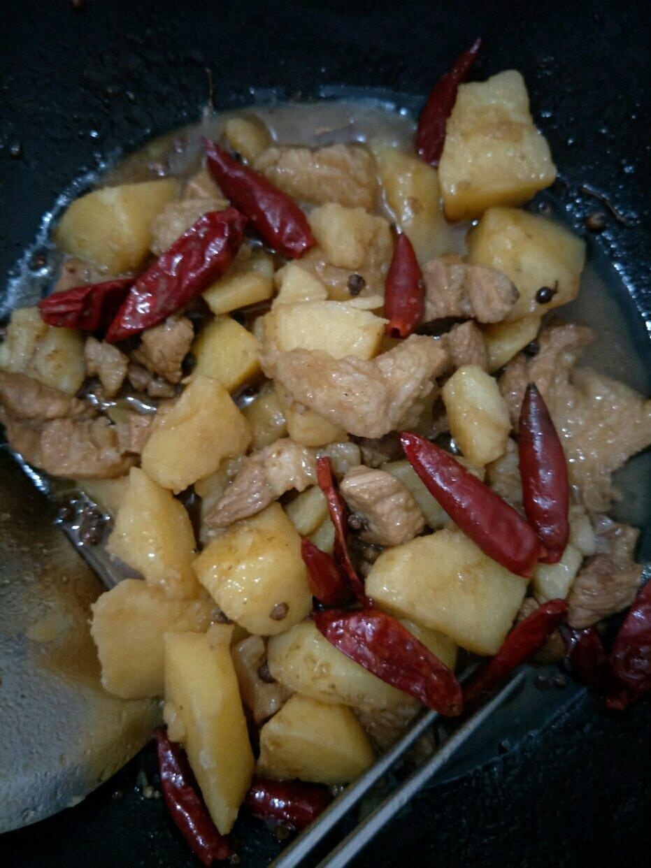 红烧肉炖土豆