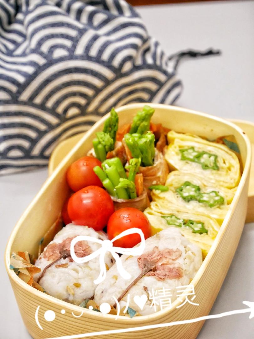 减脂高颜值的上班族健康便当 樱花饭团三文鱼卷佐星星蛋卷的做法步骤图 Summer夏厨坊 下厨房