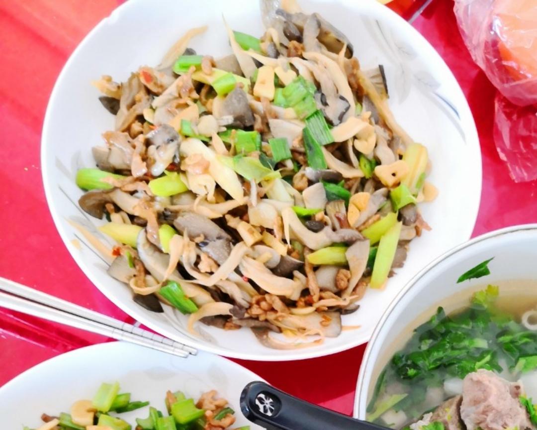 平菇炒肉