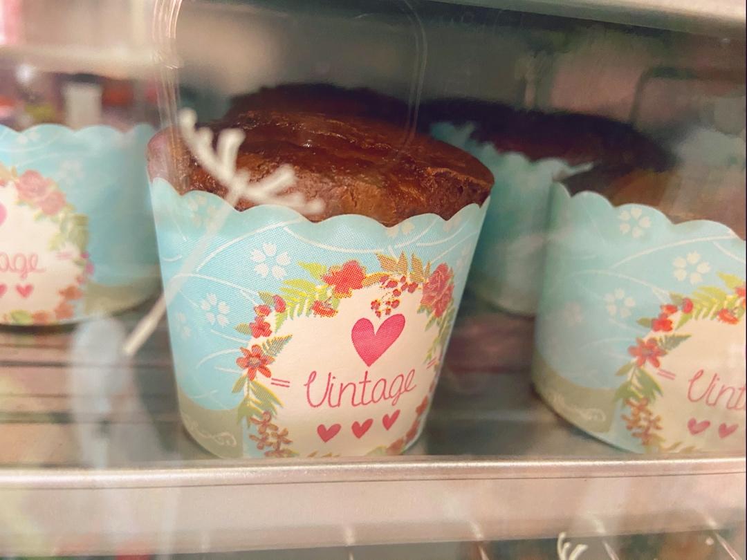 超润巧克力纸杯蛋糕（非常适合裱花、盖糖皮的cupcake方子）