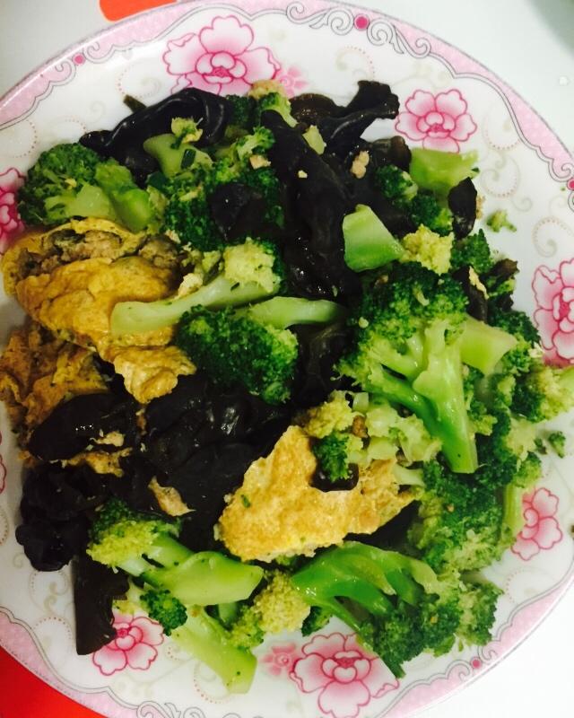 西兰花木耳炒豆干