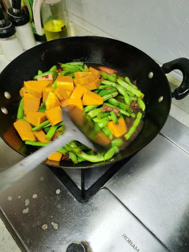 胡萝卜豆角南瓜炖肉的做法