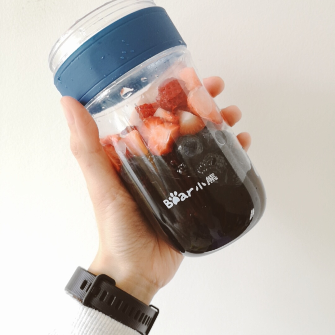 桑葚蓝莓草莓汁的做法