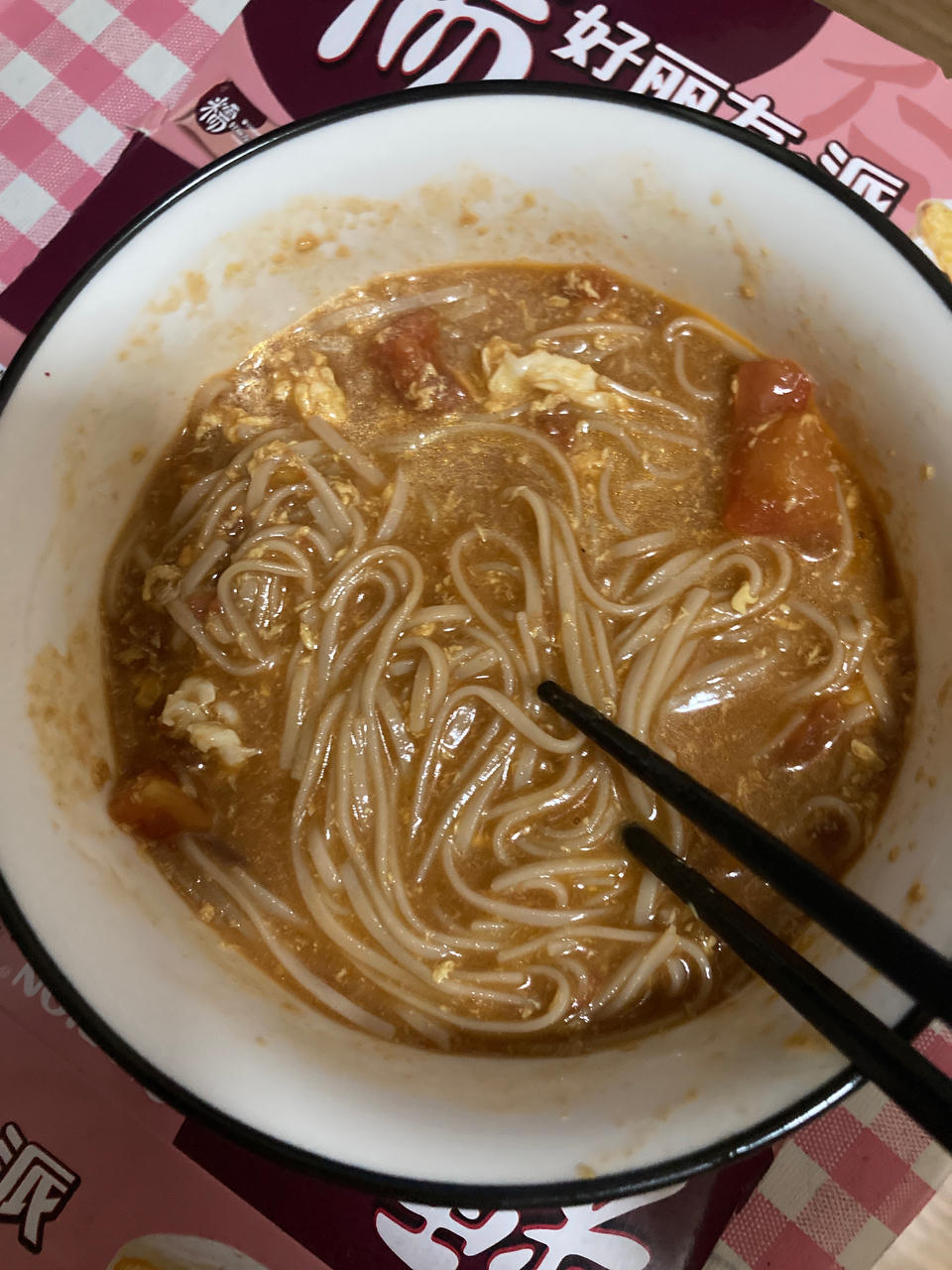 十五分钟搞定汤汁香浓的番茄鸡蛋挂面汤