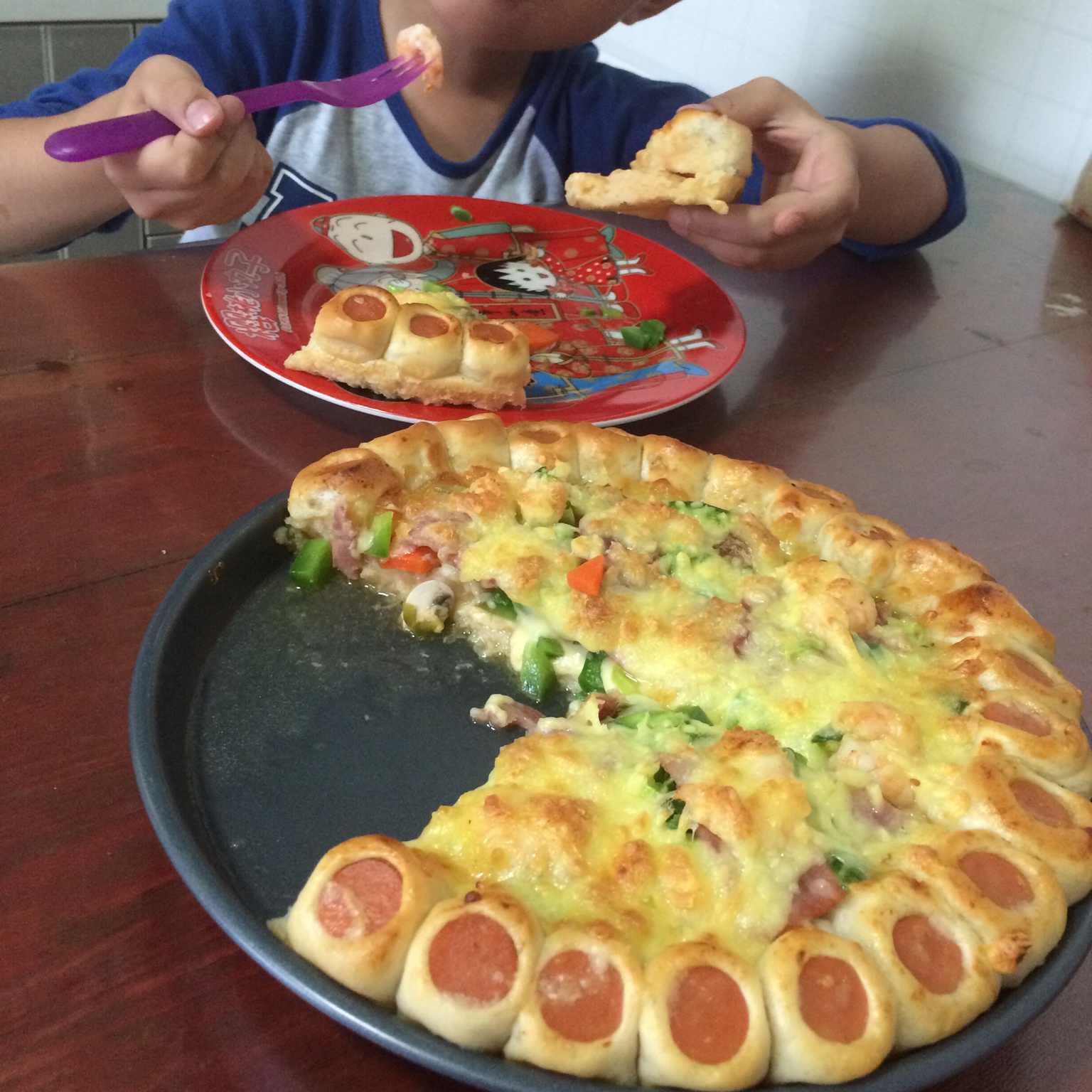 萨米肠蘑菇花边披萨