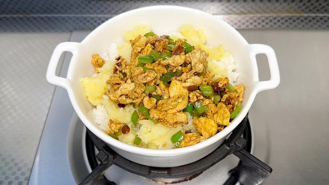 鸡蛋土豆泥拌饭
