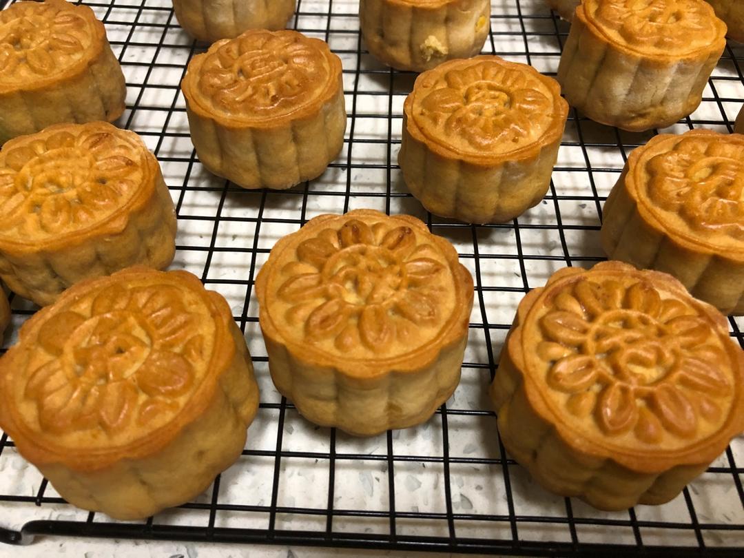 广式月饼—蛋黄莲蓉月饼