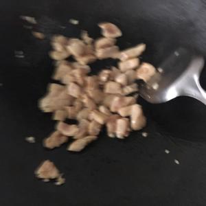 芦笋杏鲍菇炒鸡丁的做法 步骤6