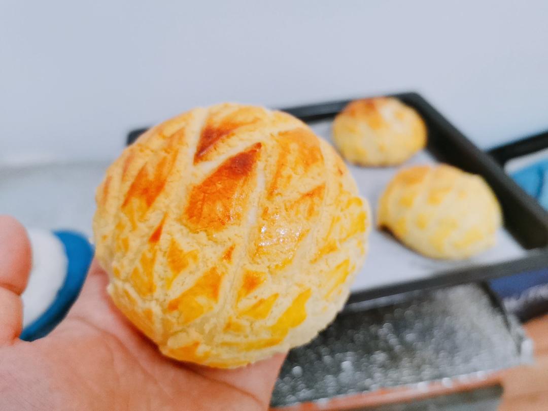 好吃到炸裂的港式菠萝包（附带制作酥皮的小视频）