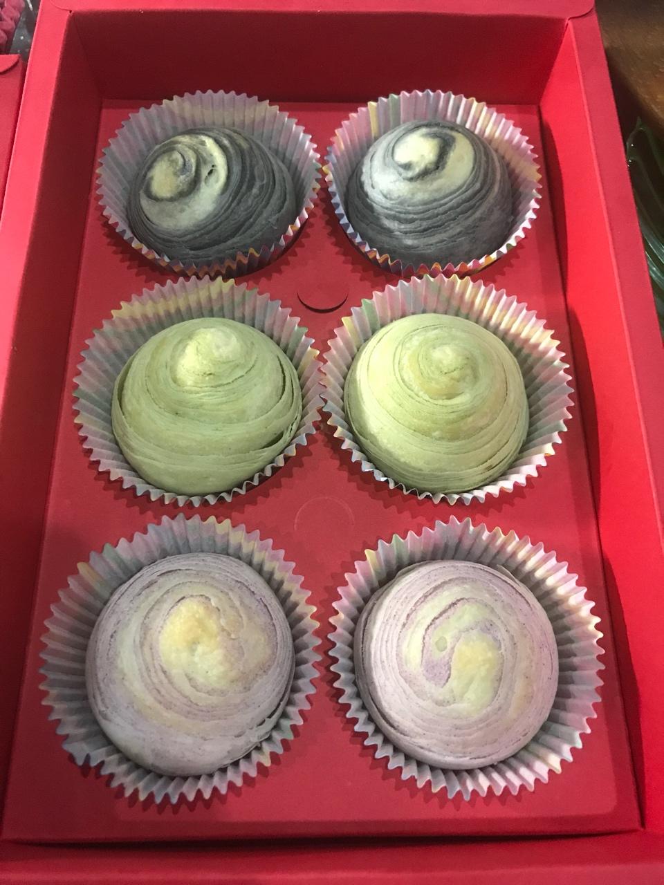 蛋黄酥~紫薯、抹茶、原味~花好月圆，中秋快乐~内附一次做六色蛋黄酥方法~