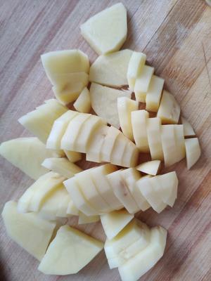 土豆炖豆腐的做法 步骤1