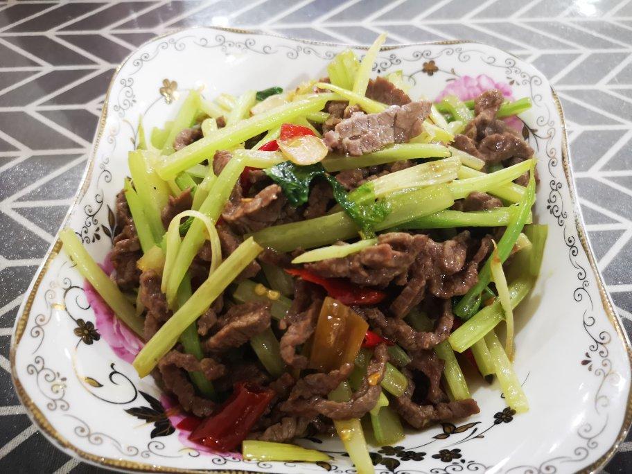 芹菜泡椒牛肉丝