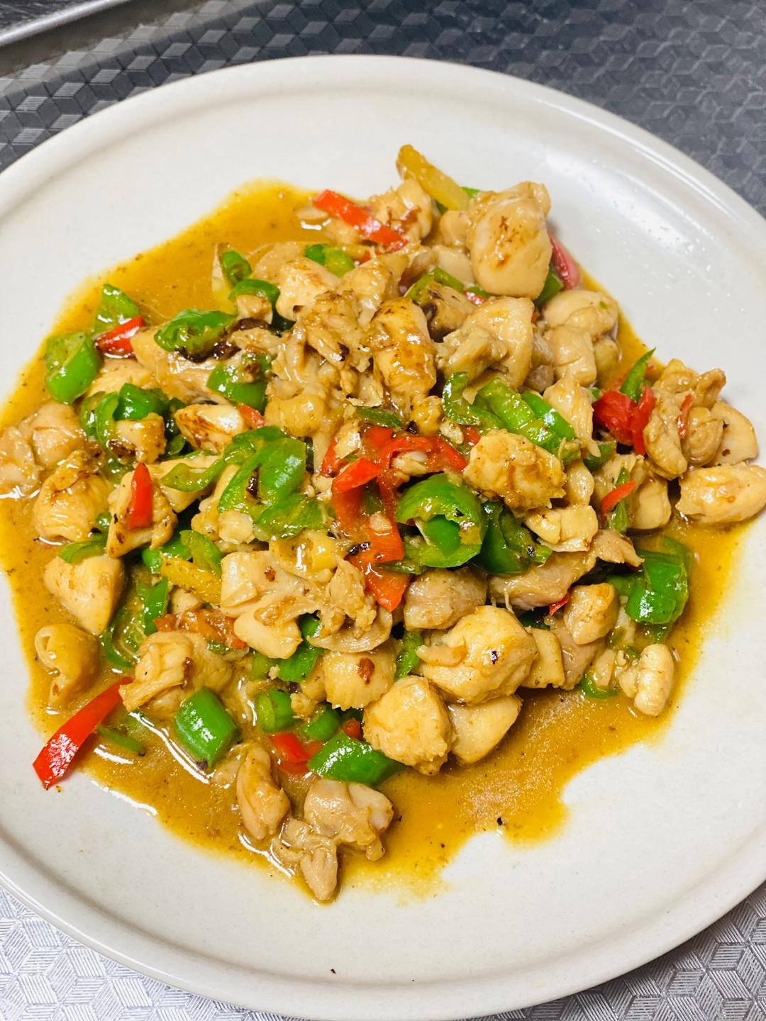 杭椒炒鸡腿丁的做法