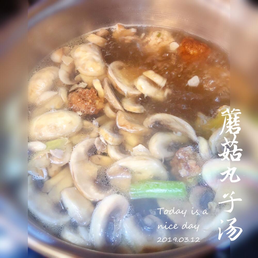 肉丸粉丝蘑菇汤