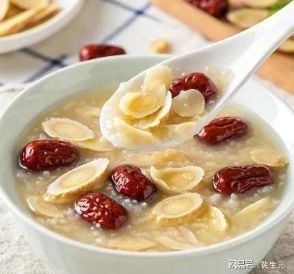 黄芪红枣枸杞粥