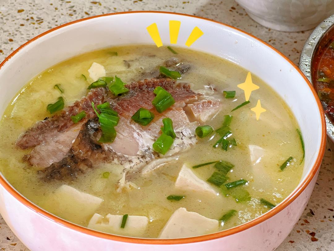 奶白鲫鱼豆腐汤|一条鱼最后的温柔