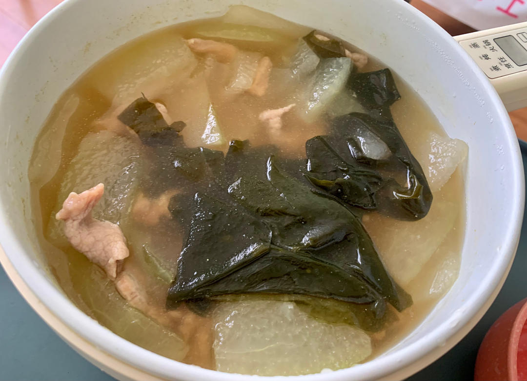 冬瓜裙带菜肉片汤肉片