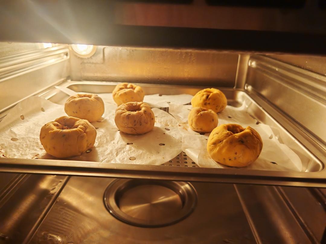 不加一滴水的南瓜开花馒头，纯南瓜泥和面，无需泡打粉，枣香浓郁个个开花