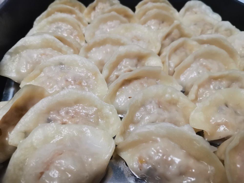 家常酸菜猪肉水饺，附调馅包饺子细节