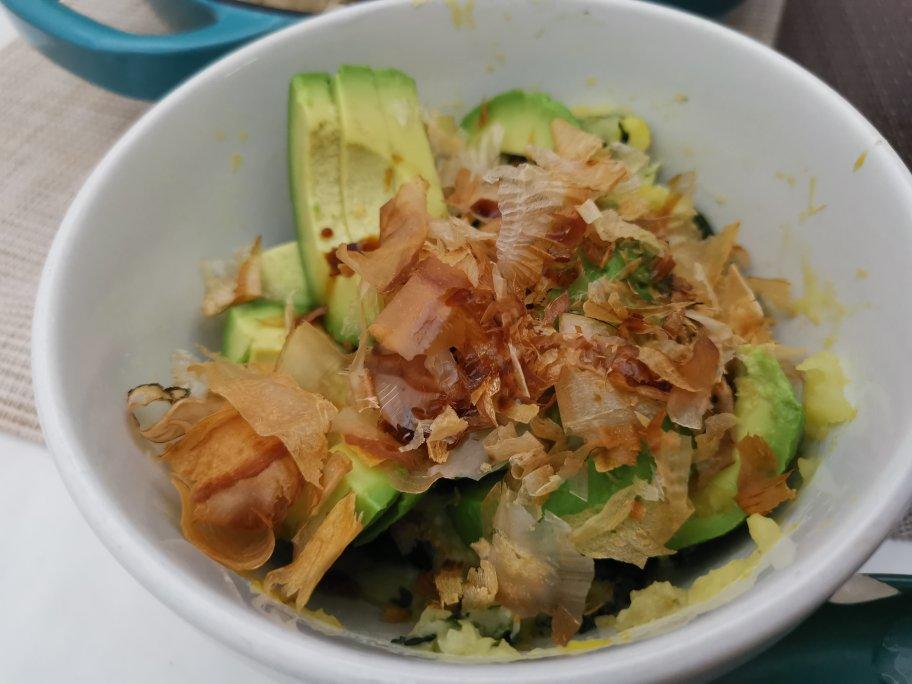 木鱼花拌牛油果