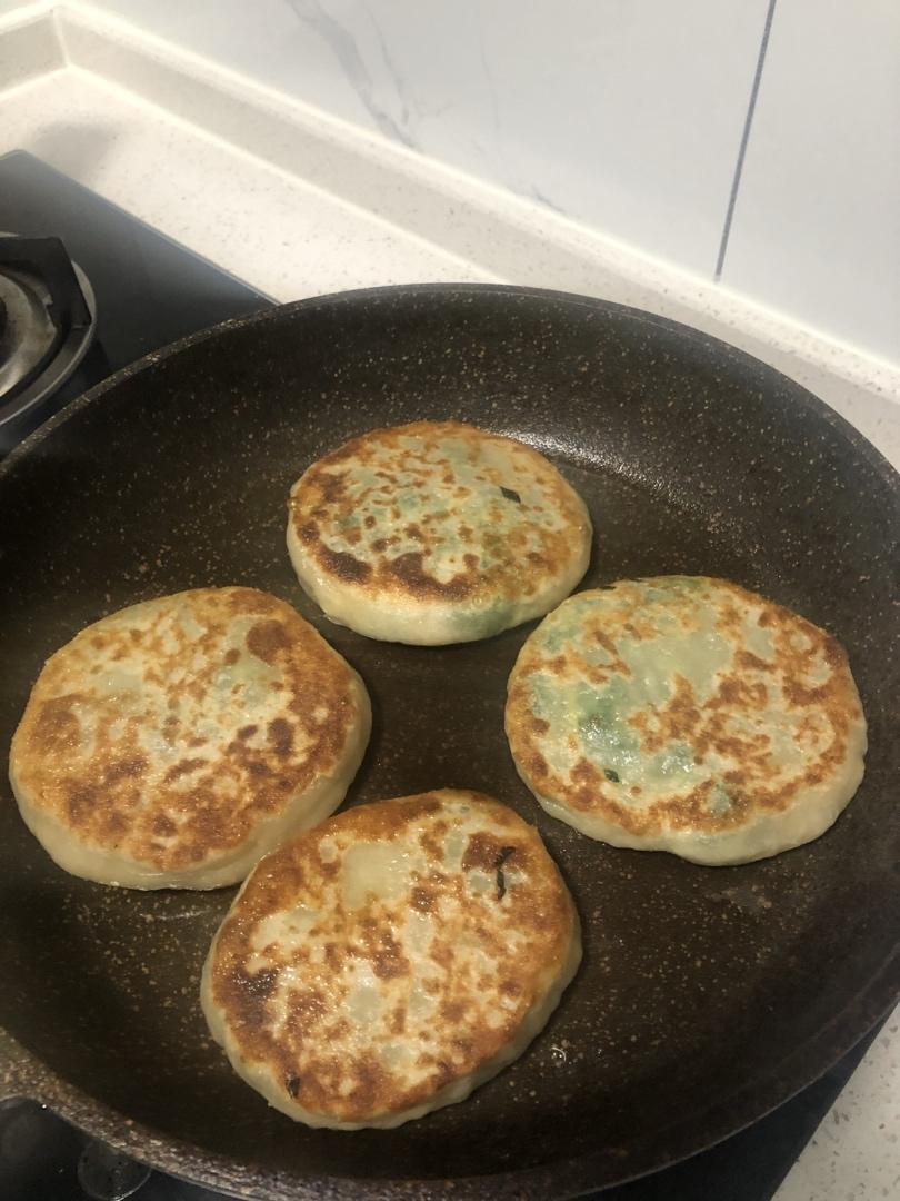 皮薄馅大～韭菜鸡蛋饼