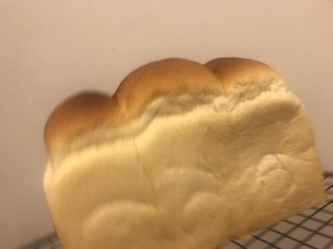 【视频食谱】细腻绵软70%中种醇奶吐司~