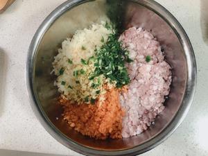 胡萝卜莲藕猪肉饺子的做法 步骤1