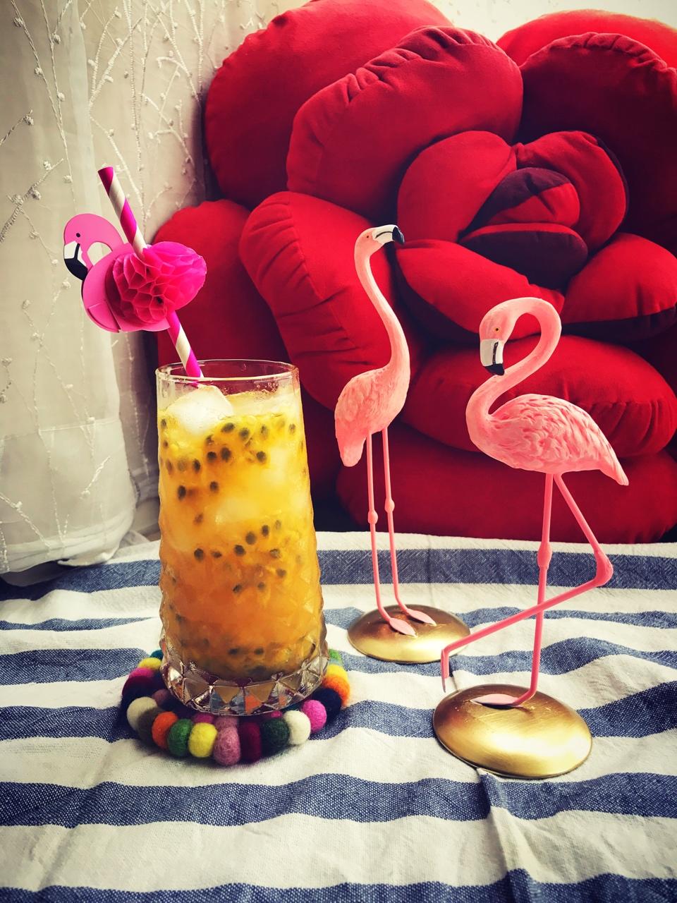 赶走失眠的蜂蜜百香果饮料