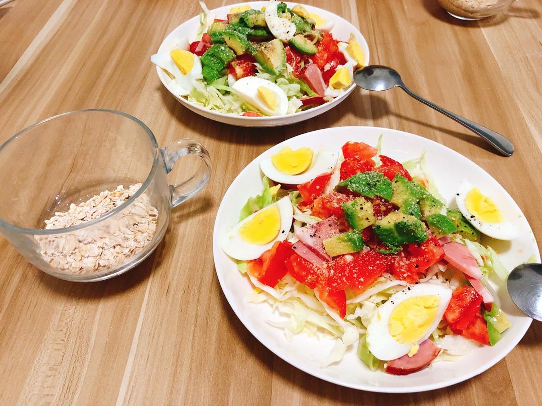 馋猫健身做的周末在厨房丨吃沙拉