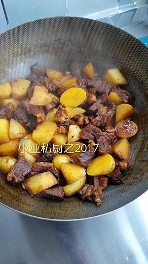 家常红烧牛肉炖土豆的做法 步骤10