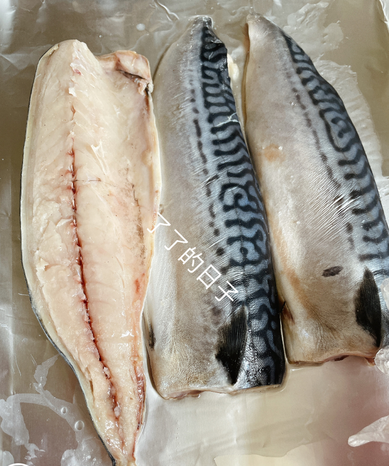 盐烤青花鱼～～最普通的日式烤鱼的做法 步骤2