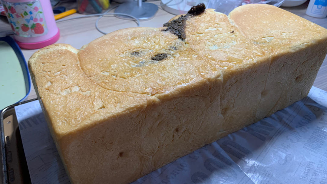 黑芝麻奶酥吐司【一次发酵】