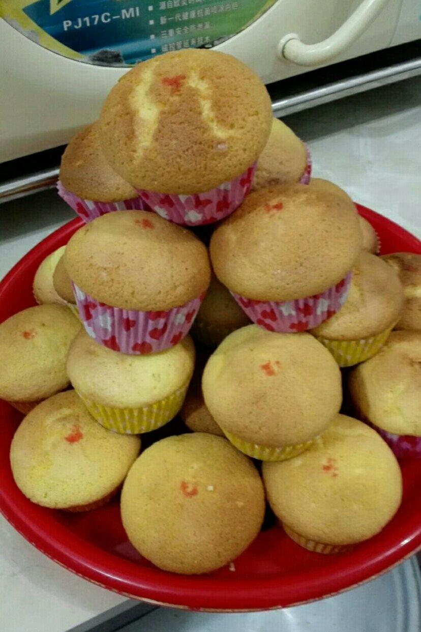 不会回缩的纸杯蛋糕