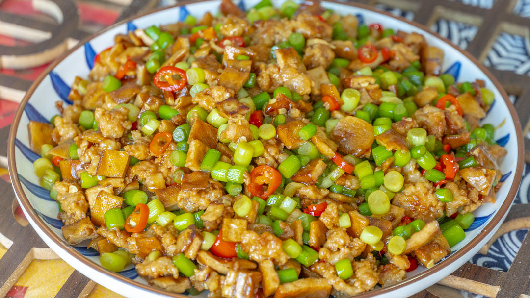 蒜苔肉沫炒豆干的做法