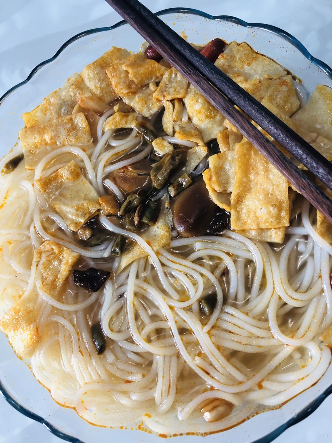 螺蛳粉·十分钟内我要吃到整条街最好吃的螺蛳粉的做法