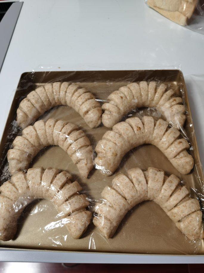 高纤低脂的全麦核桃吐司