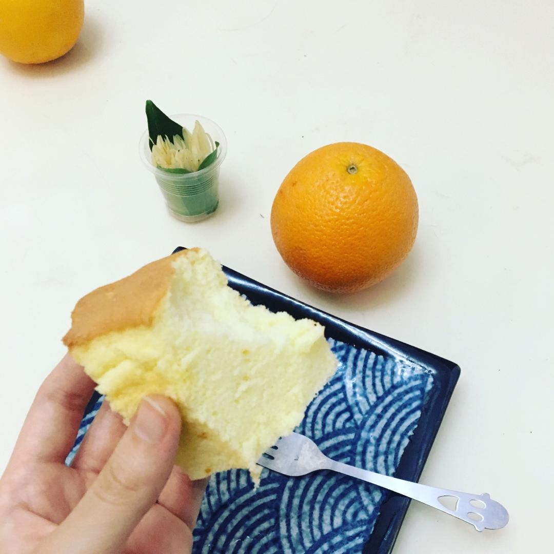 超简单完美戚风蛋糕（6寸2蛋）附打发、翻拌、脱模视频