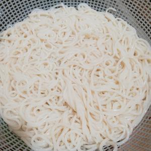 广东人做的江西炒米粉的做法 步骤3
